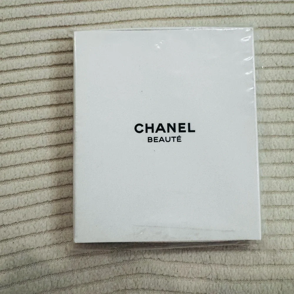 Chanel Beauté Blue and Gold Ornament - Picture 4 of 4